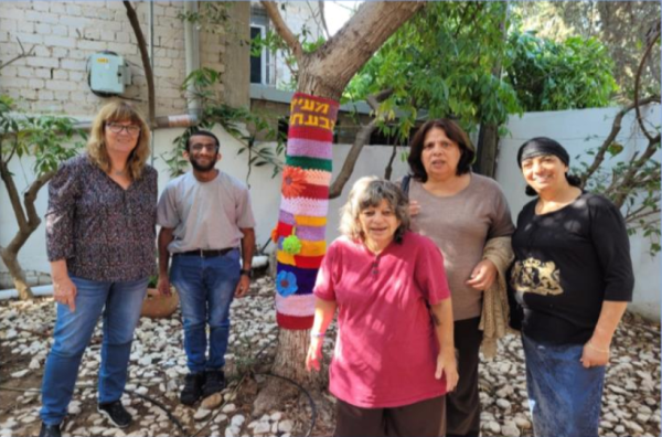 מתנדבי ליונס גור אריה במרכז תעסוקתי שיקומי בגבעתיים